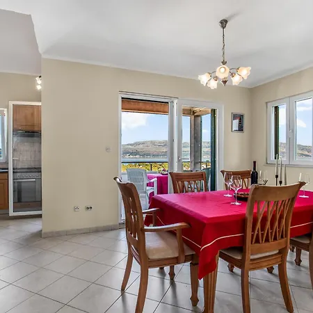 Spacious & Charming 128 M2 With Sea View *