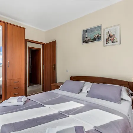 Spacious & Charming 128 M2 With Sea View Supetar