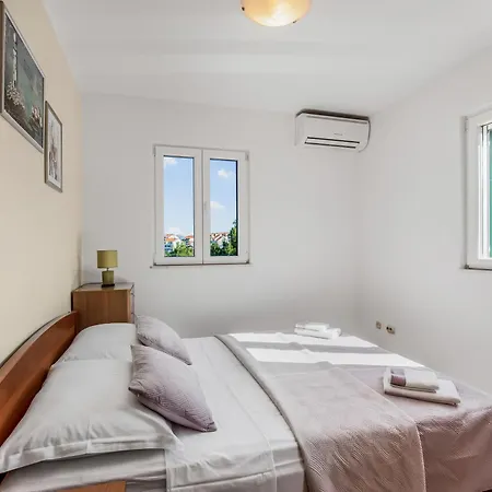 Spacious & Charming 128 M2 With Sea View *