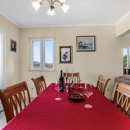 Apartment Spacious & Charming 128 M2 With Sea View