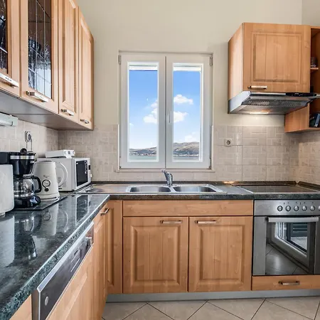 Apartment Spacious & Charming 128 M2 With Sea View Supetar