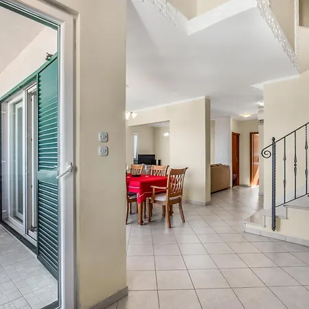 Spacious & Charming 128 M2 With Sea View Apartment