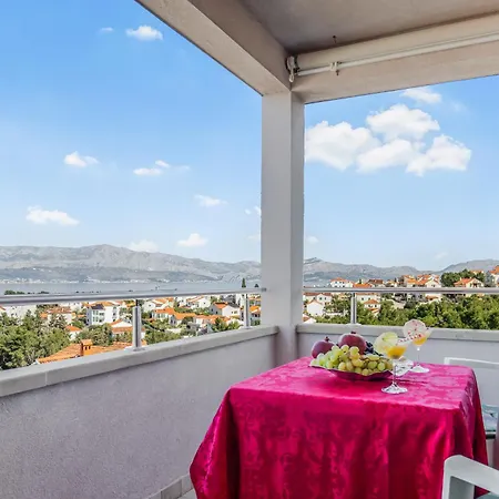Spacious & Charming 128 M2 With Sea View Apartment *