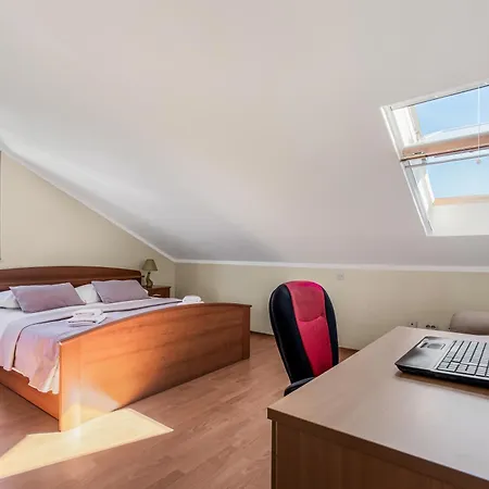 Spacious & Charming 128 M2 With Sea View Appartement Supetar