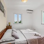 Spacious & Charming 128 M2 With Sea View *