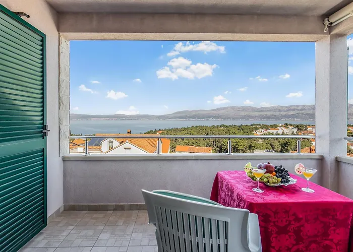 Spacious & Charming 128 M2 With Sea View Διαμέρισμα Supetar