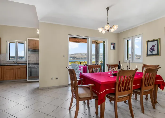 Spacious & Charming 128 M2 With Sea View *