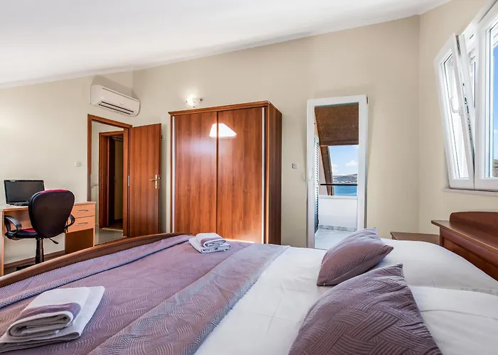 Spacious & Charming 128 M2 With Sea View *