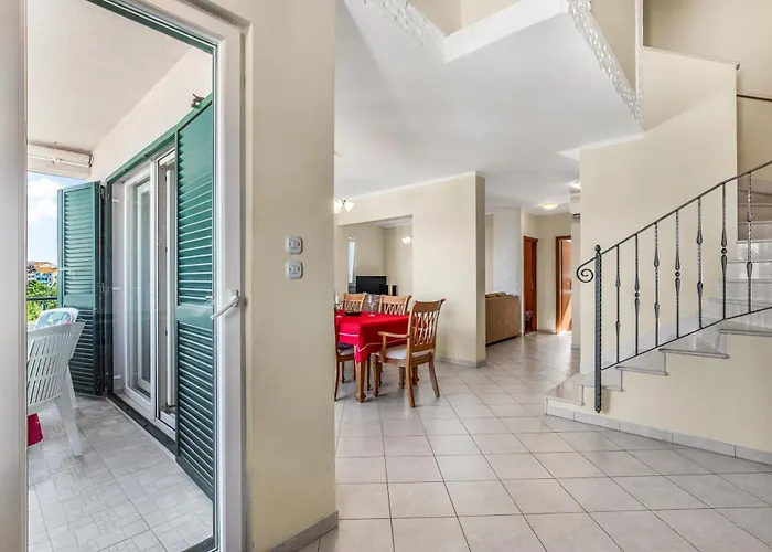 Spacious & Charming 128 M2 With Sea View Διαμέρισμα