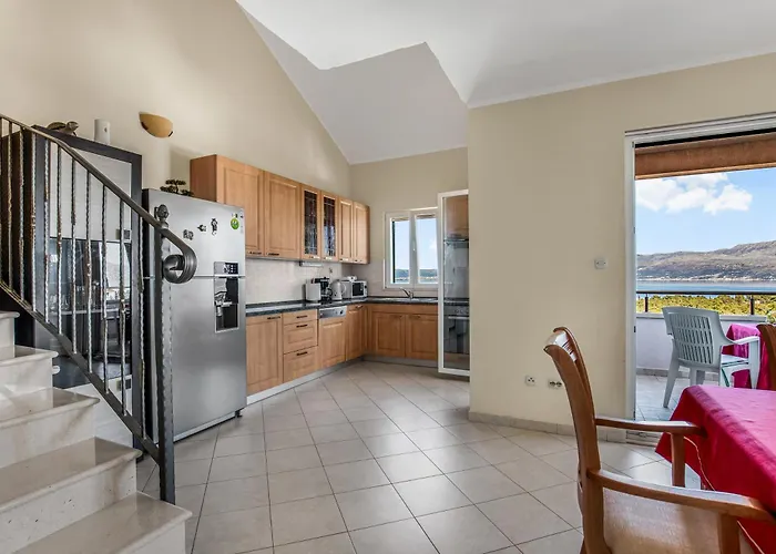 Διαμέρισμα Spacious & Charming 128 M2 With Sea View Supetar