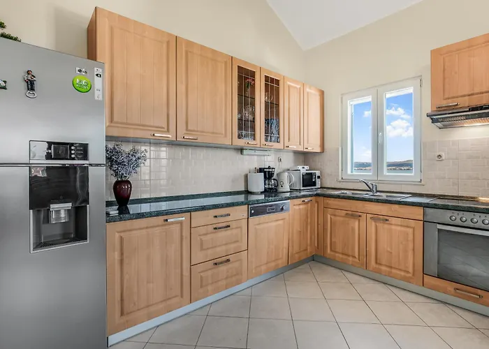 Spacious & Charming 128 M2 With Sea View Διαμέρισμα