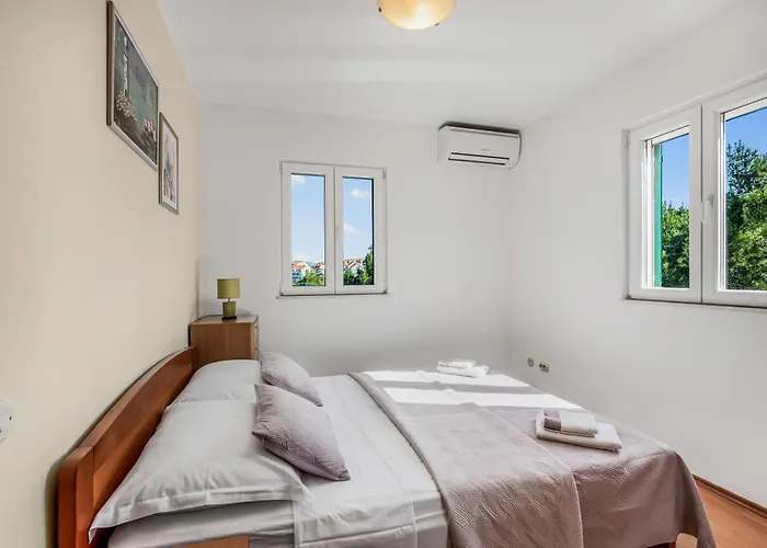 Spacious & Charming 128 M2 With Sea View *